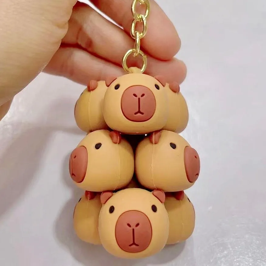 12168 CAPYBARA FAMILY KEY CHARM-12